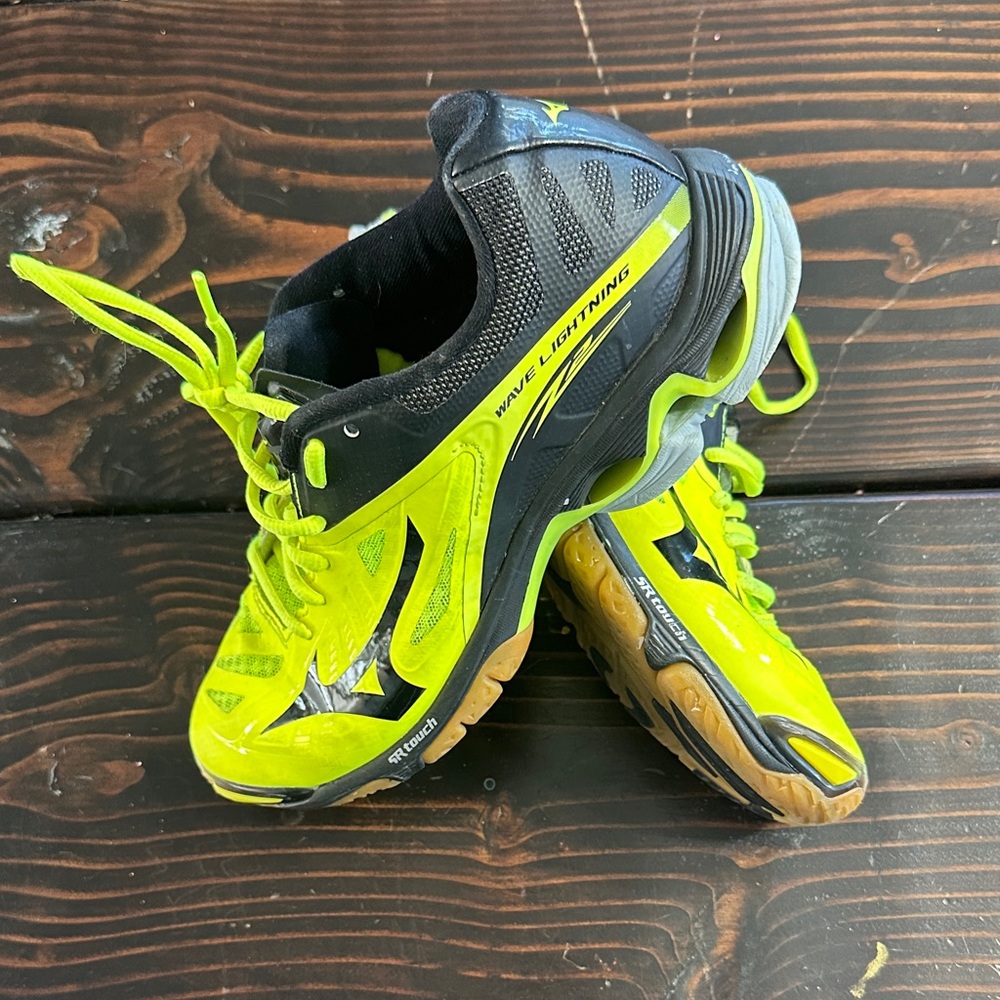Mizuno Wave Lightning Neon Green and Black Volleyball/Court Sneakers (w8.5)